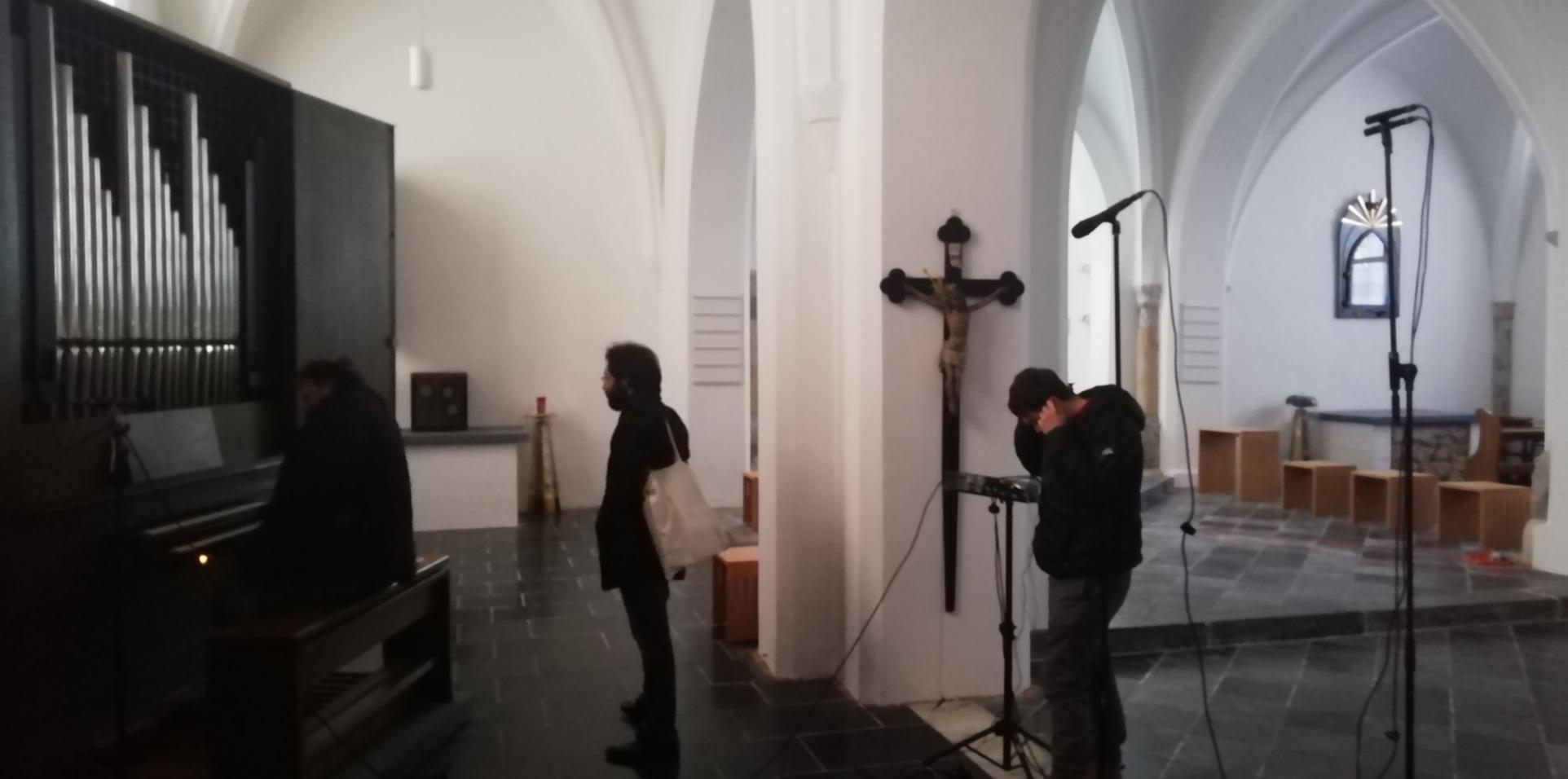 Hinter den Kulissen